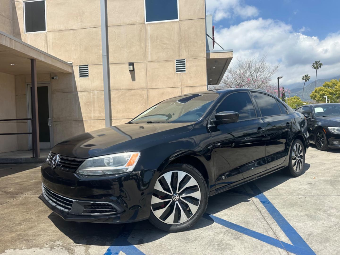 2015 Black /Black Volkswagen Jetta SE 5M (3VWD17AJ4FM) with an 1.8L L4 DOHC 20V engine, Automatic transmission, located at 30 S. Berkeley Avenue, Pasadena, CA, 91107, (626) 248-7567, 34.145447, -118.109398 - Black on Black! Premium Wheels! The 2015 Volkswagen Jetta SE encapsulates the ideal blend of contemporary design, advanced features, and the reliable performance Volkswagen is renowned for. Its sleek contours and sophisticated aesthetics reflect urban sensibilities, making it perfect for city drive - Photo#0